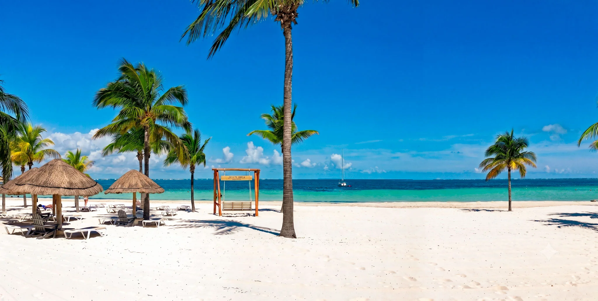 The Cancún coastline in the Hotel Zone